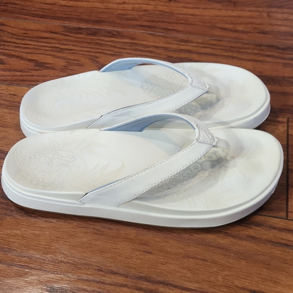 Olukai White Womens Flip Flop Sandals - Picture 5 of 5